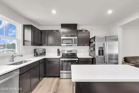 Kitchen - 304 Cyprus Ct, Forked River, NJ 08731 photo 3 of 4