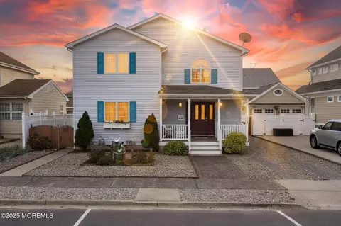 16 Brown Ave, Lavallette, NJ 08735
