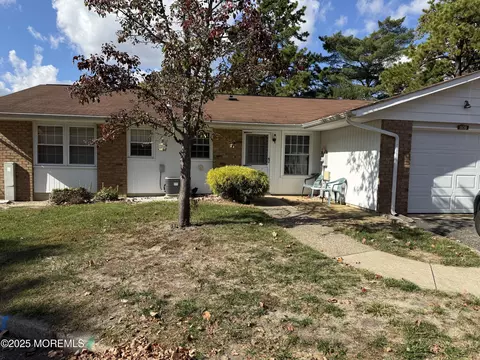 110 Buckingham Dr #B, Manchester, NJ 08759