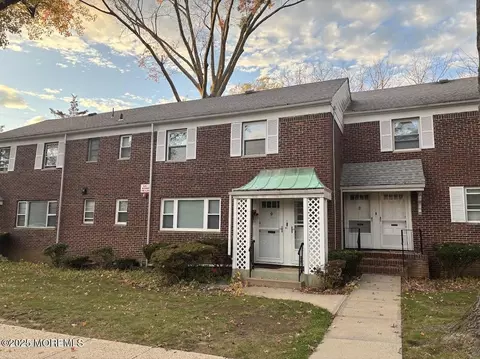 4 Manor Dr, Red Bank, NJ 07701