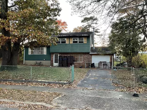 5 Illinois Ave, Jackson, NJ 08527