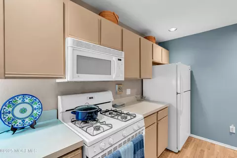 Kitchen - 319 Deuce Dr, Wall, NJ 07719 photo 3 of 4
