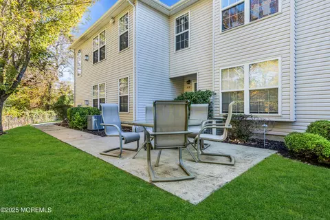 319 Deuce Dr, Wall, NJ 07719
