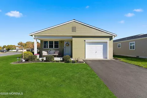 25 Davenport Rd W, Toms River, NJ 08757