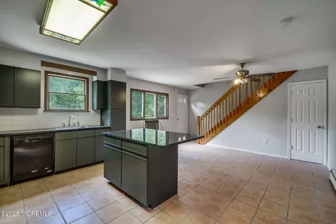 Kitchen - 84 Willow Dr, Jackson, NJ 08527 photo 3 of 5