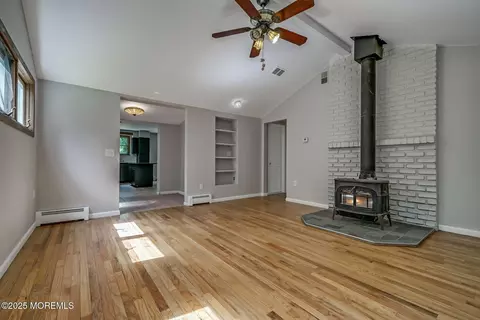Living - 84 Willow Dr, Jackson, NJ 08527 photo 2 of 4