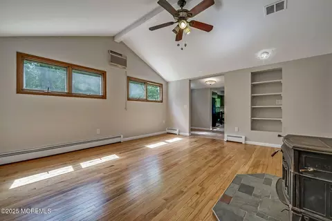 Living - 84 Willow Dr, Jackson, NJ 08527 photo 3 of 4