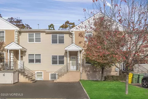 5 Ford Ave, Lakewood, NJ 08701