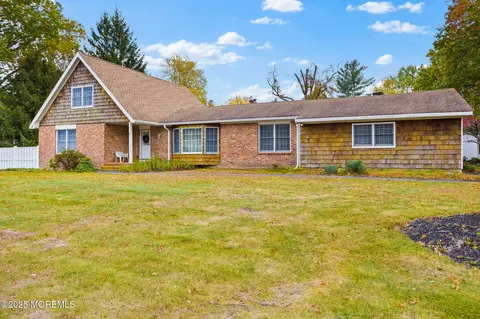 1 Hawk Dr, Princeton Junction, NJ 08550