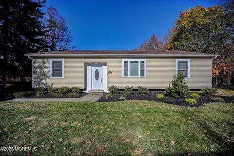 448 Stagecoach Rd, Millstone, NJ 08510