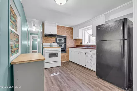 Kitchen - 5 B Trl, Brick, NJ 08724 photo 1 of 2