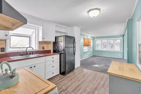 Kitchen - 5 B Trl, Brick, NJ 08724 photo 2 of 2