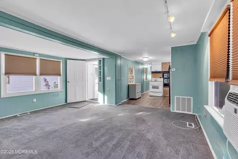 Living - 5 B Trl, Brick, NJ 08724 photo 2 of 3