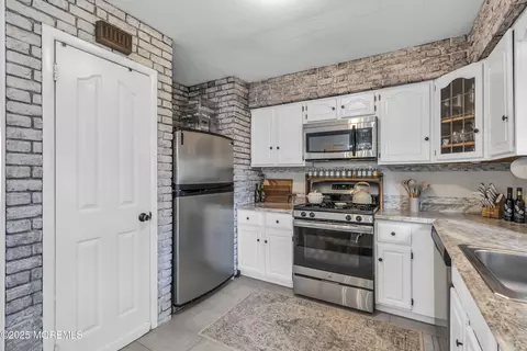 Kitchen - 1012 E Panama Ct, Forked River, NJ 08731 photo 3 of 4