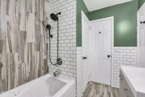 Bath - 1012 E Panama Ct, Forked River, NJ 08731 photo 4 of 4