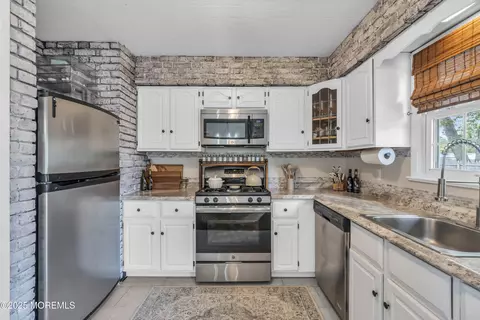 Kitchen - 1012 E Panama Ct, Forked River, NJ 08731 photo 2 of 4