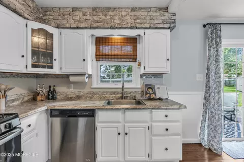 Kitchen - 1012 E Panama Ct, Forked River, NJ 08731 photo 4 of 4