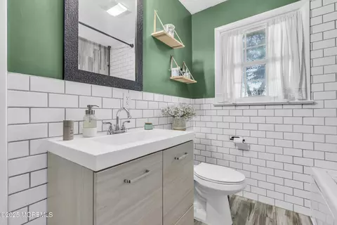 Bath - 1012 E Panama Ct, Forked River, NJ 08731 photo 3 of 4