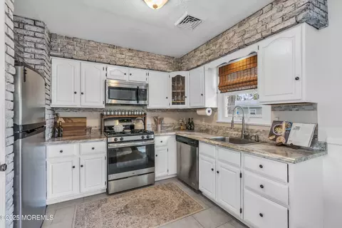 Kitchen - 1012 E Panama Ct, Forked River, NJ 08731 photo 1 of 4