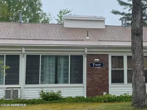 7 Walnut St #C, Toms River, NJ 08757