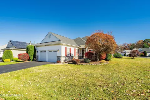 76 Eleanor Rd, Manchester, NJ 08759
