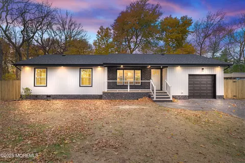 75 Ohio Ave, Middletown, NJ 07748
