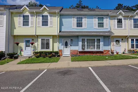 111 Joan Ct, Jackson, NJ 08527