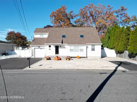 1008 Anchor Ave, Beachwood, NJ 08722