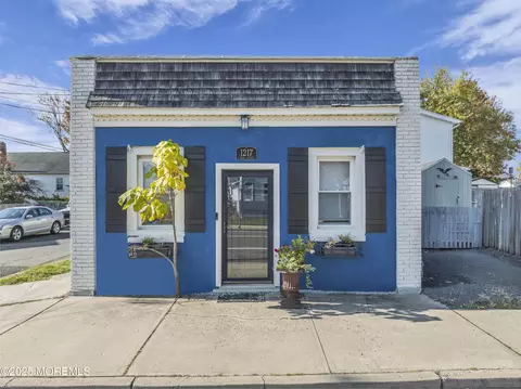1217 Union Ave, Union Beach, NJ 07735