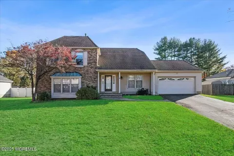 5 Homestead Cir, Marlboro, NJ 07746