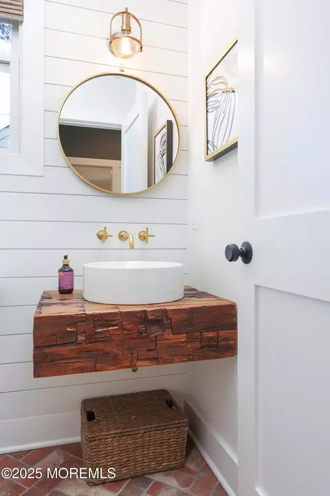 Bath - 41 Forrest Ave, Rumson, NJ 07760 photo 1 of 5
