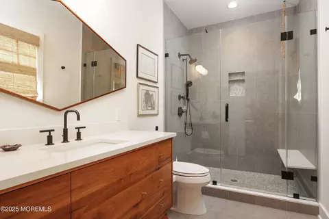 Bath - 41 Forrest Ave, Rumson, NJ 07760 photo 2 of 5