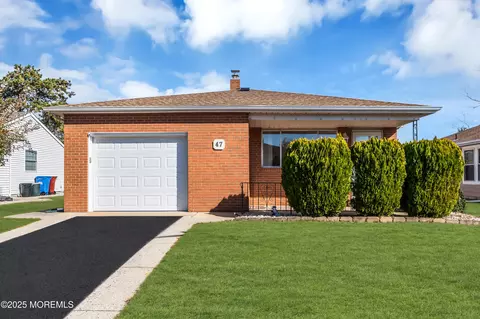 47 Hyannis St, Toms River, NJ 08757