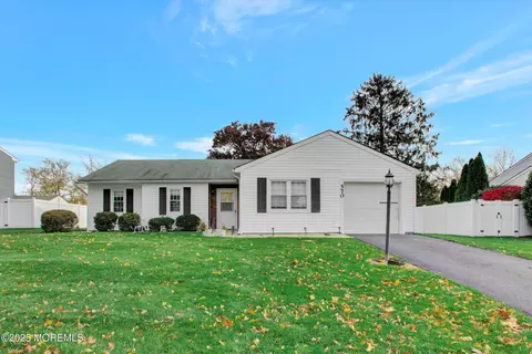 570 Line Rd, Hazlet, NJ 07730