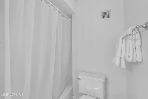 Bath - 1 Scenic Dr #PENTHOUSE 4, Highlands, NJ 07732 photo 2 of 2