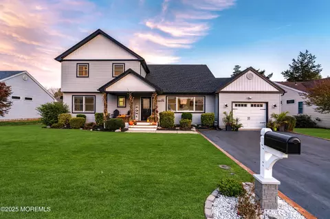 107 Fernwood Ln, Forked River, NJ 08731
