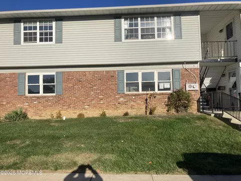 1 Hawaii Ct #A, Matawan, NJ 07747