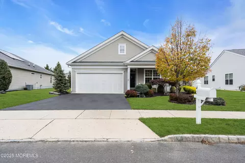 42 Pembroke Dr, Jackson, NJ 08527
