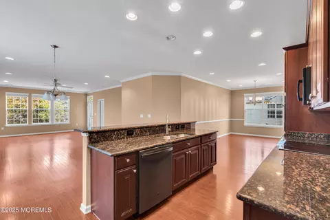 Kitchen - 42 Pembroke Dr, Jackson, NJ 08527 photo 4 of 6