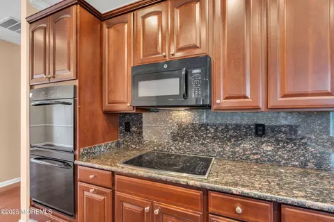 Kitchen - 42 Pembroke Dr, Jackson, NJ 08527 photo 5 of 6