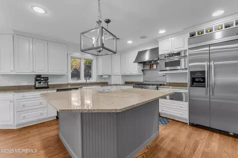 Kitchen - 1004 Cedar Ln, Brielle, NJ 08730 photo 6 of 7