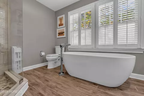 Bath - 1004 Cedar Ln, Brielle, NJ 08730 photo 3 of 7