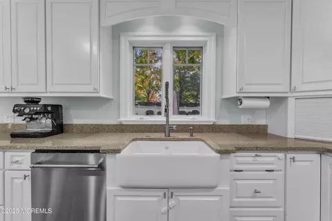 Kitchen - 1004 Cedar Ln, Brielle, NJ 08730 photo 5 of 7