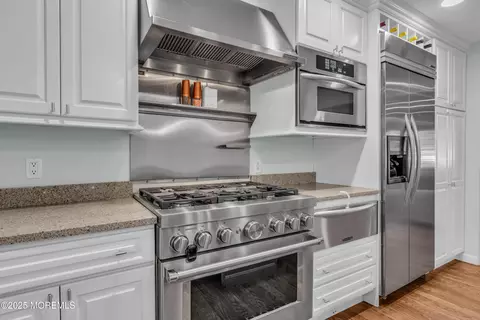 Kitchen - 1004 Cedar Ln, Brielle, NJ 08730 photo 4 of 7