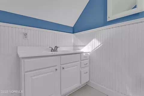 Bath - 1004 Cedar Ln, Brielle, NJ 08730 photo 6 of 7
