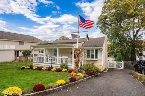 1210 Bayberry Rd, Manasquan, NJ 08736