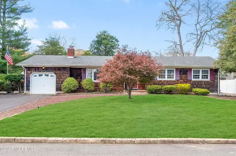 318 Riviera Dr, Forked River, NJ 08731