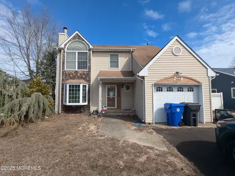 463 Mamie Dr, Brick, NJ 08723