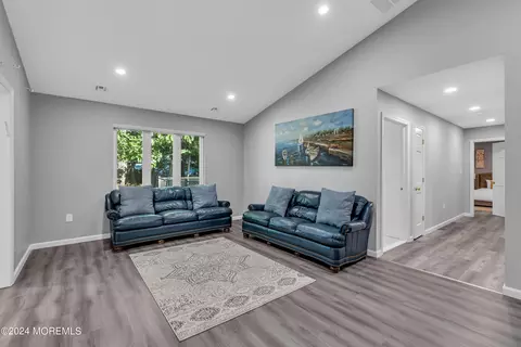 Entry Way - 222 Bartley Rd, Jackson, NJ 08527 photo 6 of 6