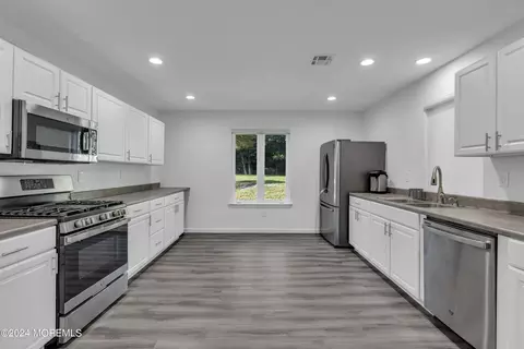 Kitchen - 222 Bartley Rd, Jackson, NJ 08527 photo 4 of 5